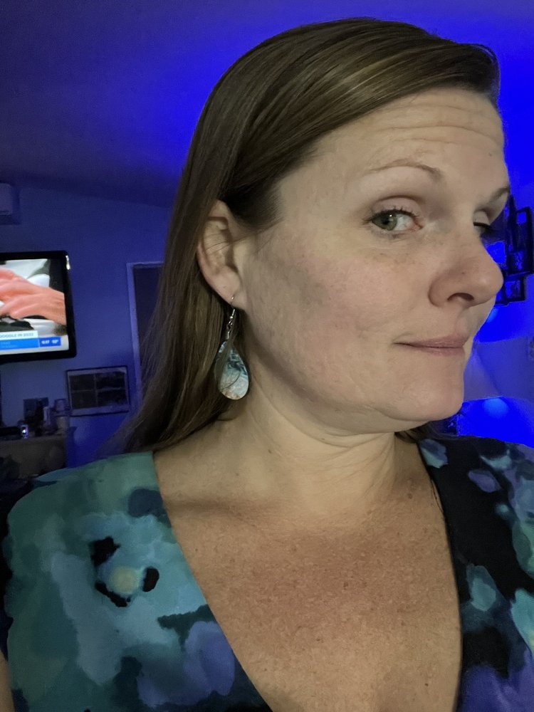 Vivid Beauty Design Logo