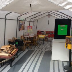 Nakusp Municipal Campground - Check in and shop...firewood and ice cream