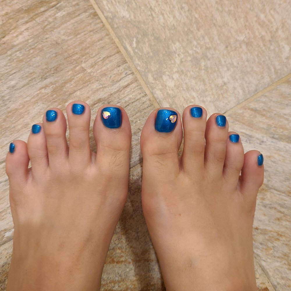 Honey Nails - heart diamond on gel pedicure - Nail Salons Near Me - Forest Hills, New York Honey Nails - heart diamond on gel pedicure - Nail Salons Near Me - Forest Hills, New York