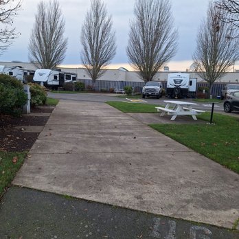 Phoenix RV Park - RV Parks Near Me - Salem, Oregon
