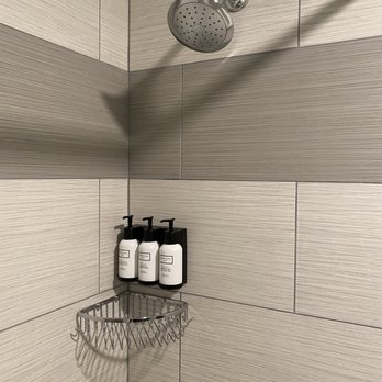 Inn At Moss Landing Point - Big shower head - Hotels Near Me - Moss Landing, California