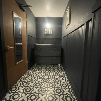 The Lazy Manatee - Beautiful Bathroom - American Near Me - Jacksonville, Florida The Lazy Manatee - Beautiful Bathroom - American Near Me - Jacksonville, Florida