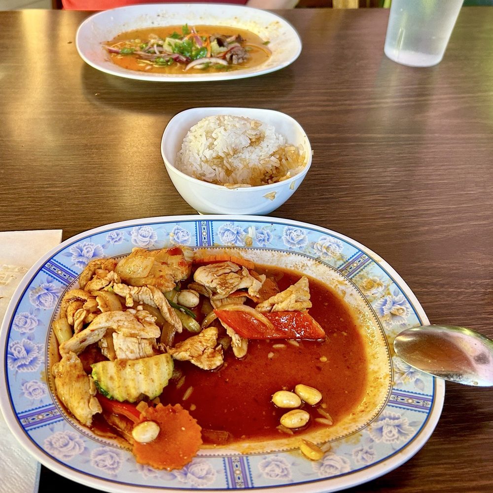 Thai Cafe 2 - From the top: Spicy beef salad, Jasmine rice and Kung Pao chicken spicy - Thai Near Me - Yucca Valley, California Thai Cafe 2 - From the top: Spicy beef salad, Jasmine rice and Kung Pao chicken spicy - Thai Near Me - Yucca Valley, California