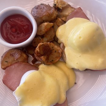 Amaya - Eggs Benedict - New American Near Me - San Diego, California
