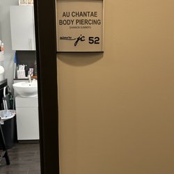 Au Chantae Body Piercing - Suite 52