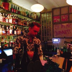 Rom-baren - Kvällens bartender.