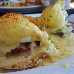 A Good Morning Cafe - Sausage eggs benedict
