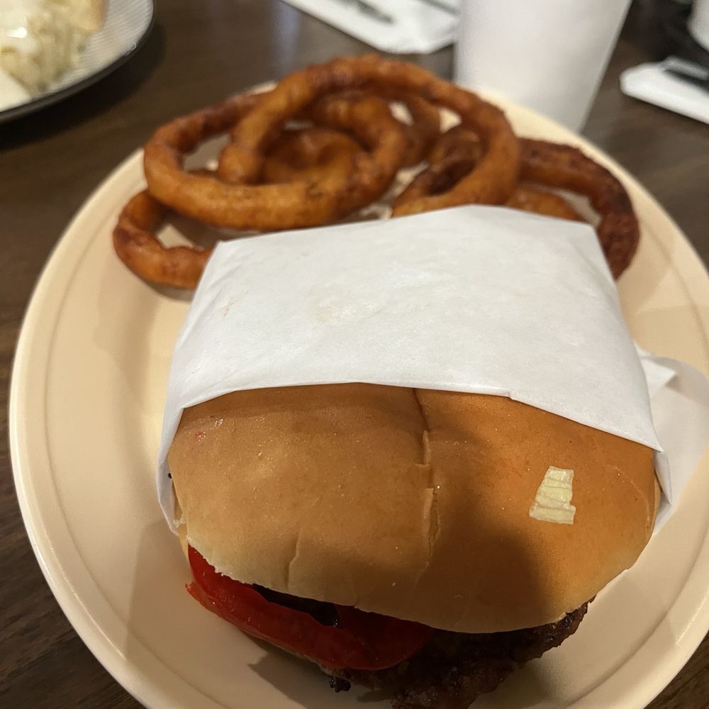 Clyde’s Diner - Grilled onion burger - Diners Near Me - Rush Springs, Oklahoma