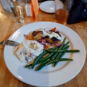 The Common Man Restaurant - Crab cakes - American Near Me - Lincoln, New Hampshire The Common Man Restaurant - Crab cakes - American Near Me - Lincoln, New Hampshire