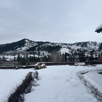 Silvara Cellars - Wine Tasting Room Near Me - Leavenworth, Washington
