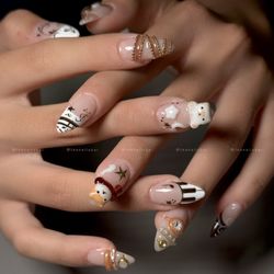 Tea Nails Bar - Artist Lisa