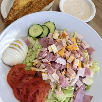 Arnie’s Cafe - Chef salad - Breakfast & Brunch Near Me - Reno, Nevada