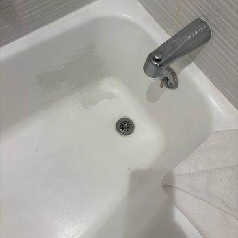 Embassy Suites by Hilton Milpitas Silicon Valley - Peeling bathtub - Hotels Near Me - Milpitas, California