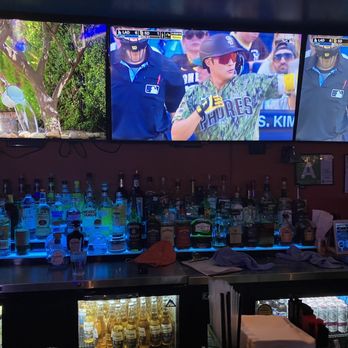 Lees 4 Cocktails - Dive Bars Near Me - Northridge, California