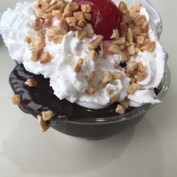 Pot Hole ice cream sundae Pot Hole ice cream sundae