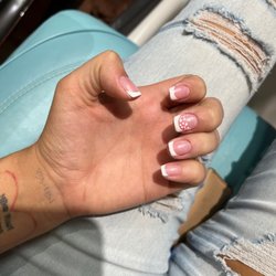 LANZA SPA & HAIR DESIGNS - French manicure