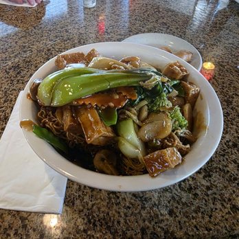 Heights Asian Cafe - Crispy fried egg noodle with veggies and tofu in brown sauce - Chinese Near Me - Houston, Texas
