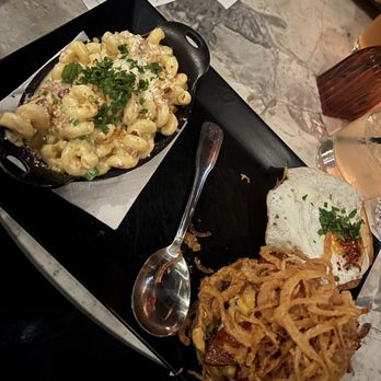 Little Bad Wolf - Wolf Burger - American Near Me - Chicago, Illinois