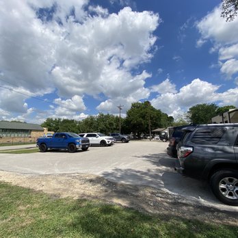 Killen's Barbecue - Small parking lot - Barbeque Near Me - Pearland, Texas Killen's Barbecue - Small parking lot - Barbeque Near Me - Pearland, Texas