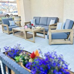 Stray Leaves Vineyard - Patio