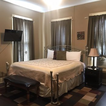 Blessing Hotel - The Honeymoon Suite - Hotels Near Me - Blessing, Texas