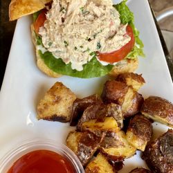 Prosecco Cafe - Tuna in a croissant with potatoes