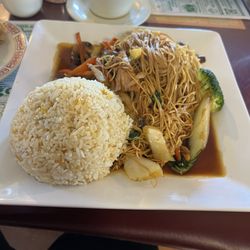 Chee Peng Thai & Chinese Restaurant - Chicken Lo Mein