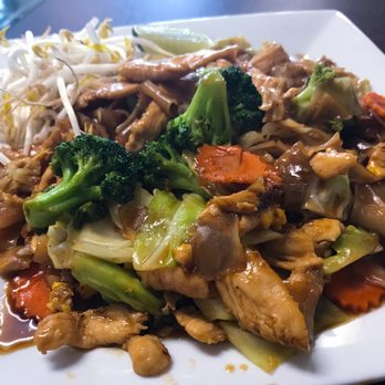 Noi's Thai Kitchen - Pas see ew ... taste ok chicken was over cooked - Thai Near Me - Saint Helens, Oregon Noi's Thai Kitchen - Pas see ew ... taste ok chicken was over cooked - Thai Near Me - Saint Helens, Oregon