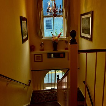 Leesburg Colonial Inn - Staircase that takes you to your room - Hotels Near Me - Leesburg, Virginia Leesburg Colonial Inn - Staircase that takes you to your room - Hotels Near Me - Leesburg, Virginia