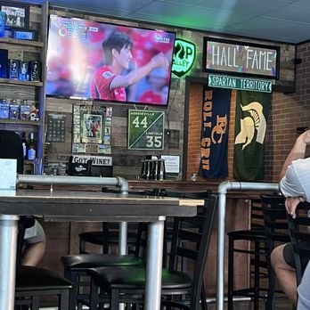Jobo's Pizza Pub - Bar area - Pizza Near Me - Sammamish, Washington