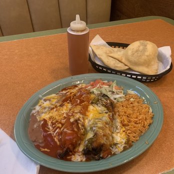 Los Cuates - Chile Rellenos and Sopapillas with Honey - New Mexican Cuisine Near Me - Albuquerque, New Mexico Los Cuates - Chile Rellenos and Sopapillas with Honey - New Mexican Cuisine Near Me - Albuquerque, New Mexico