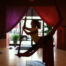 American Muscle Studios - Aerial Silks Tricks & Conditioning Class- Mondays