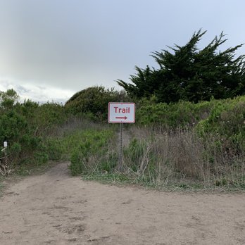 Carpinteria Bluffs Nature Preserve - Trail signs - Hiking Near Me - Carpinteria, California