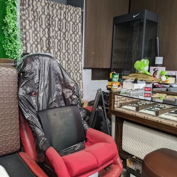 EYEfiniTEA Optique & Lounge - General clutter and uncleanliness - Eyewear & Opticians Near Me - Morgan Hill, California