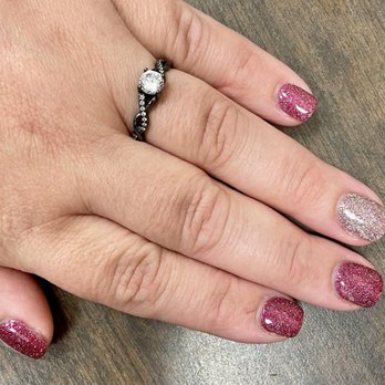 M. Vincé Nail Spa - Glittery fuchsia nails with a ballet pink glitter accent. - Nail Salons Near Me - Baton Rouge, Louisiana