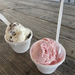 Sweet Dreams Old Fashioned Ice Cream - Moose tracks & strawberry