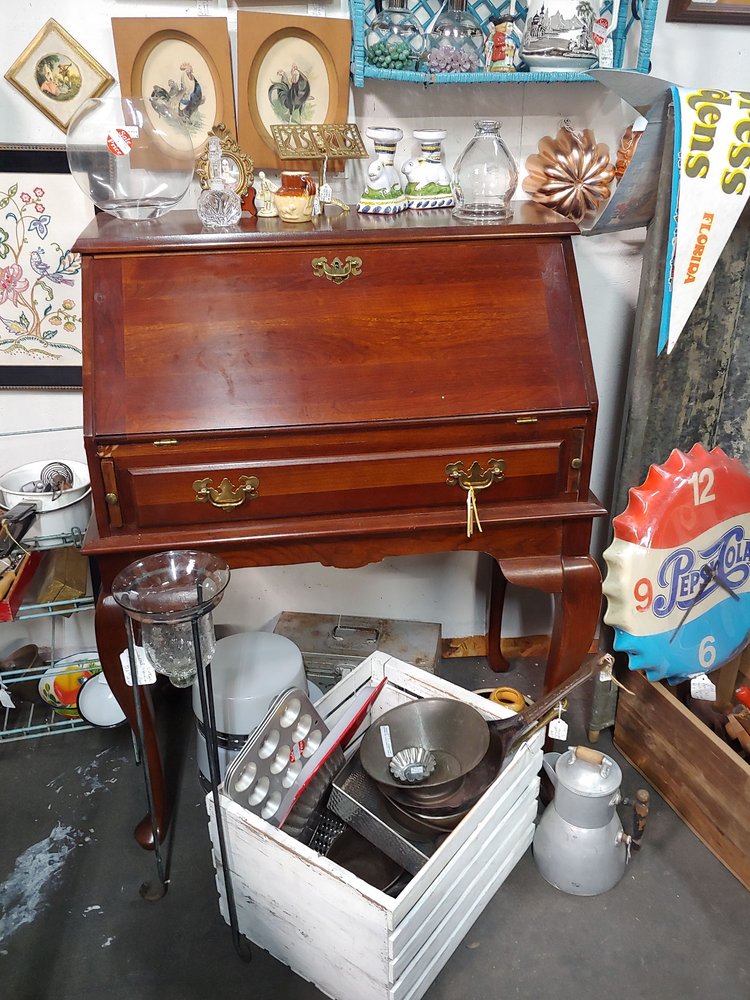 CHRISTIES ON MAIN ANTIQUE MALL Updated September 2024 28 Photos & 22 Reviews 318 Main St