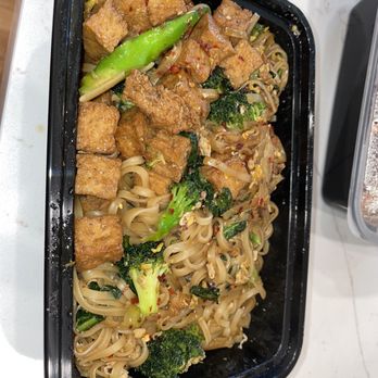 Pad Thai Restaurant - Sen Mee Pad See Eaw with tofu - Thai Near Me - Overland Park, Kansas Pad Thai Restaurant - Sen Mee Pad See Eaw with tofu - Thai Near Me - Overland Park, Kansas