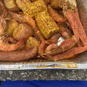 K & D Seafood - snow crabs with shrimp - Seafood Markets Near Me - Mobile, Alabama
