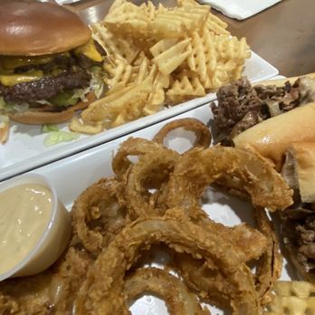 Barley & Burger - What a pleasant surprise on a day trip to Rocky Mount. Our waitress was awesome. Smash burger perfect! - Beer Bar Near Me - Rocky Mount, North Carolina