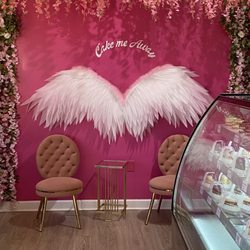 Cake Me Away - Such a pretty photo opportunity
