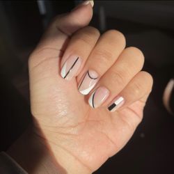 Nina's Nails
