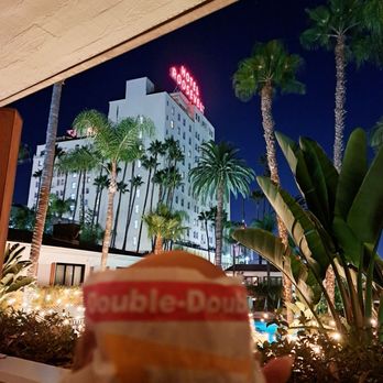 In-N-Out Burger - A perfect evening. - Fast Food Near Me - Hollywood, California In-N-Out Burger - A perfect evening. - Fast Food Near Me - Hollywood, California