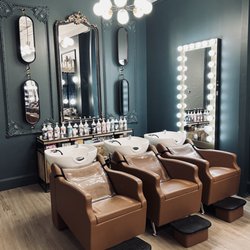 6th & Big Beauty Bar - This is where you get THE BEST shampoo head massage EVER!!