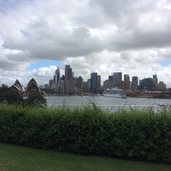 Dr Mary Booth Lookout - Cloudy city - Parks Near Me - Kirribilli, NSW