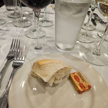 De Luca's Restaurant - Bread and butter - Italian Near Me - Whittier, California De Luca's Restaurant - Bread and butter - Italian Near Me - Whittier, California