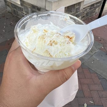 Red Fox Creamery - a hand holding a bowl of ice cream - Ice Cream & Frozen Yogurt Near Me - Winchester, Virginia Red Fox Creamery - a hand holding a bowl of ice cream - Ice Cream & Frozen Yogurt Near Me - Winchester, Virginia