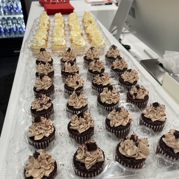 Scratch My Batch Cupcakery & Bake Shop - Mini cupcakes for my event! - Desserts Near Me - Downers Grove, Illinois