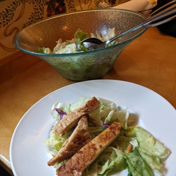 Olive Garden Italian Restaurant - Salad with grilled chicken. - Italian Near Me - Mchenry, Illinois Olive Garden Italian Restaurant - Salad with grilled chicken. - Italian Near Me - Mchenry, Illinois