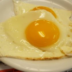 Hartbrook Cafe - Don't know why my eggs have straight edges.
